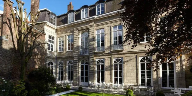 Clarance Hotel - facade
